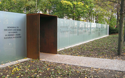 1-Berlin-DenkmalSintiRoma2-Asio